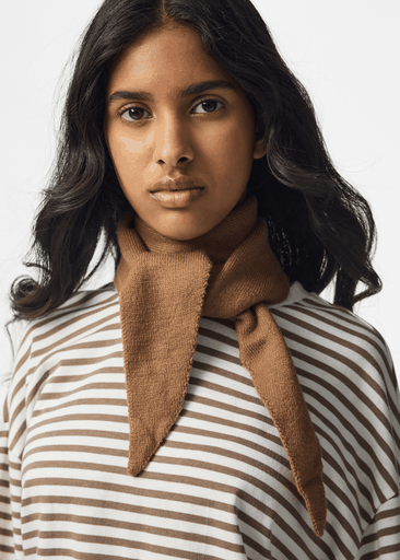 KOMMA TRIANGLE SCARF