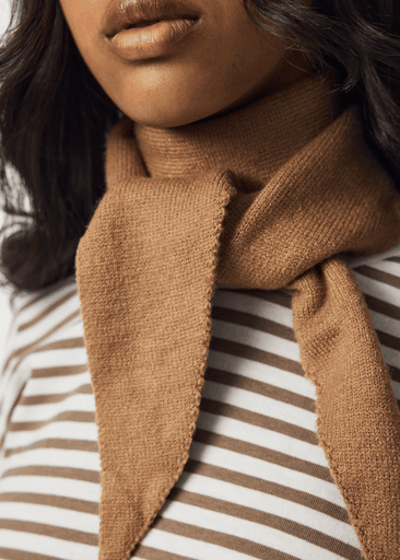 KOMMA TRIANGLE SCARF
