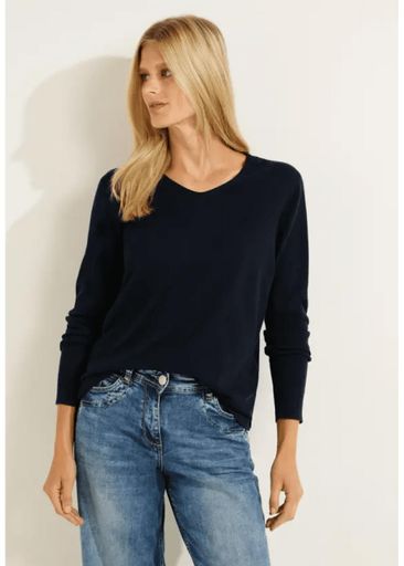 ROUNDED V-NECK PULLOVER