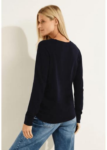 ROUNDED V-NECK PULLOVER