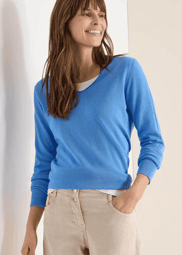 Basic V-Neck Pullover
