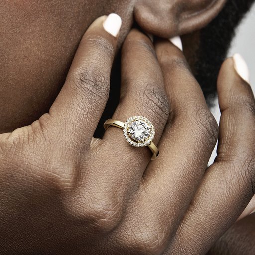 Förgylld ring med halo