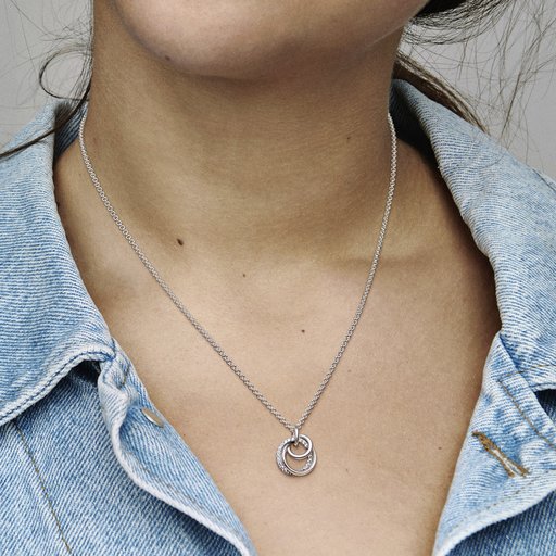 Halsband i äkta silver med cirklar omlott