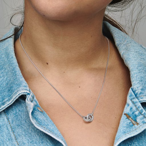 Halsband i äkta silver med små cirklar