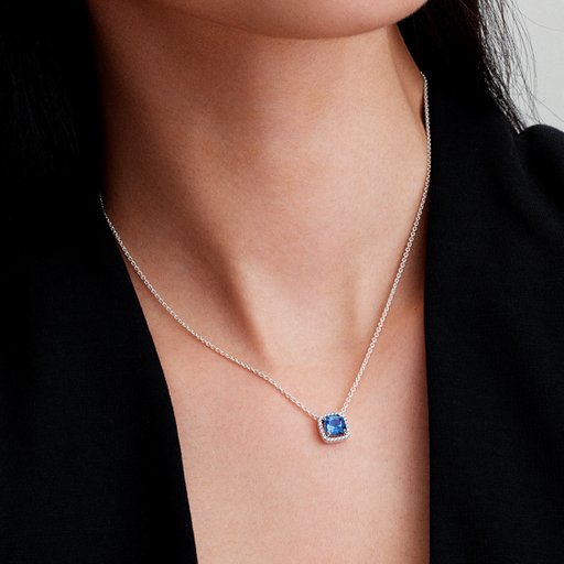 Halsband i äkta silver med blå sten
