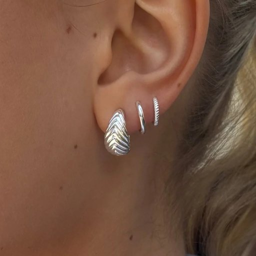 Örhängen Bolded Chevron i äkta silver