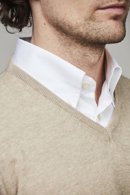 GEELONG V-NECK SWEATER