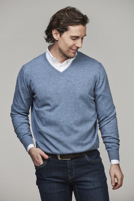 GEELONG V-NECK SWEATER