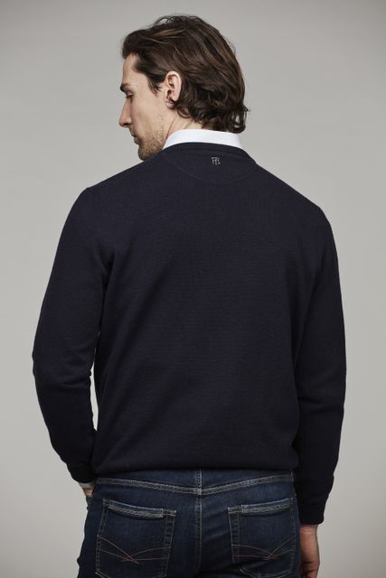 GEELONG V-NECK SWEATER