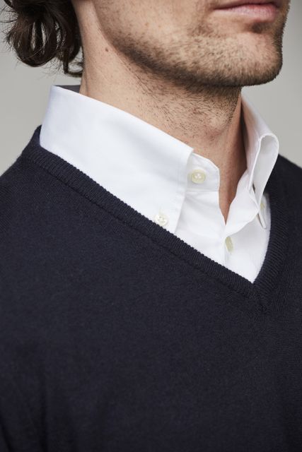 GEELONG V-NECK SWEATER