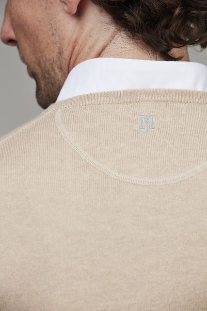 Crew neck knit,  e-patch