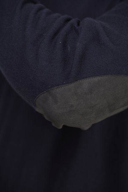 Crew neck knit, e-patch Crew neck knit, e-patch
