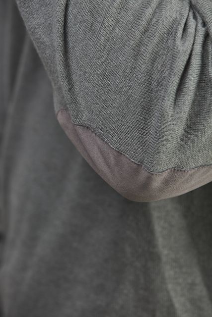 Crew neck knit, e-patch Crew neck knit, e-patch