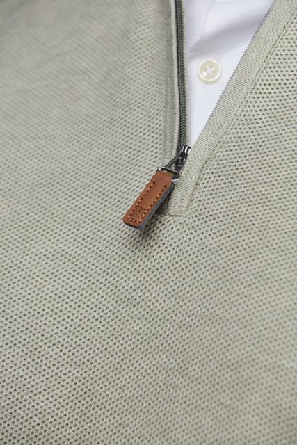 Half zip structure knit Half zip structure knit