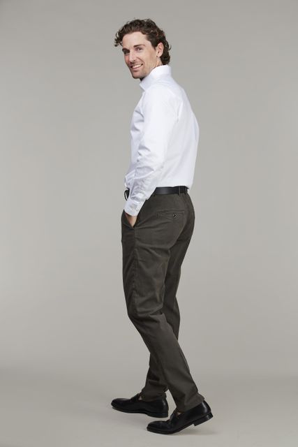 FRONT PLEAT CHINO