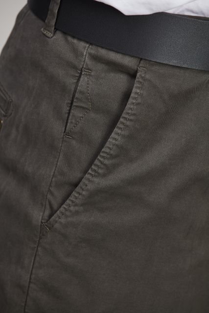 FRONT PLEAT CHINO