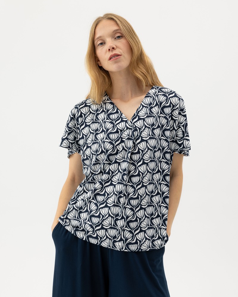 Ellen V-neck Top Navy (pattern)