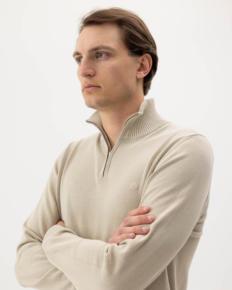 Holger T-neck Feather