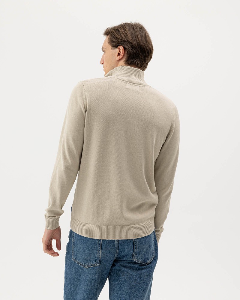 Holger T-neck Feather