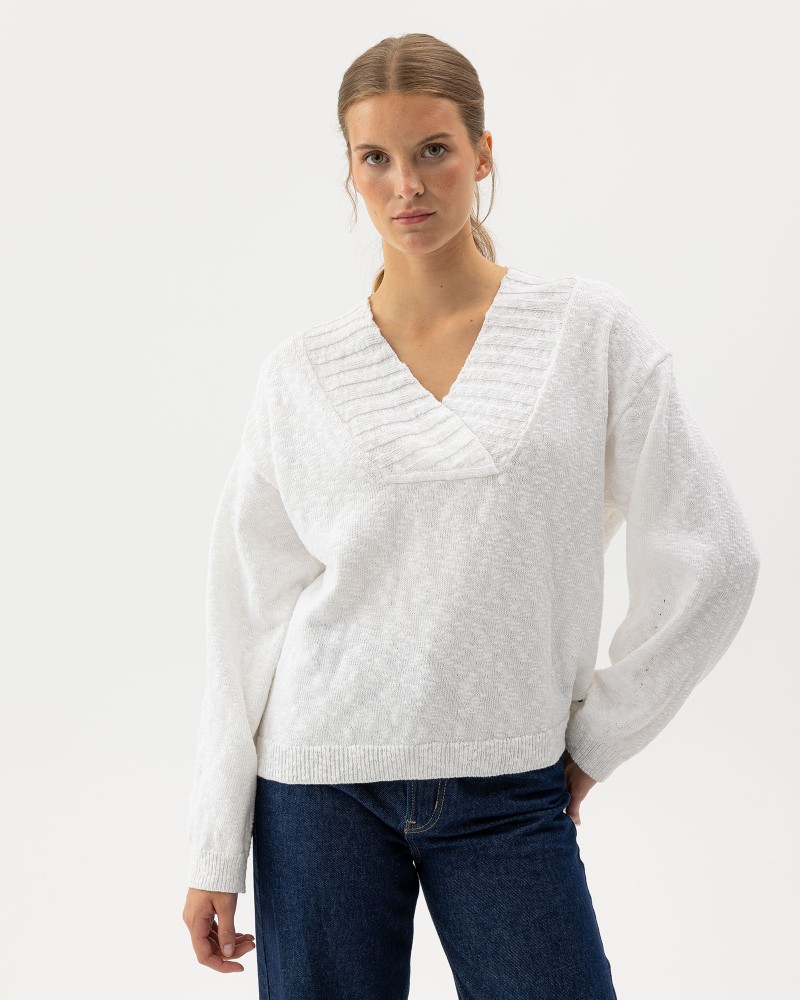 Juni V-neck White