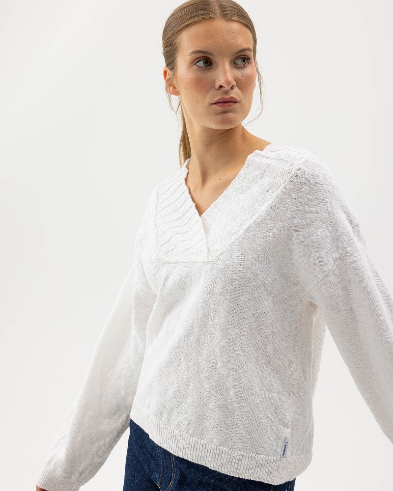 Juni V-neck White