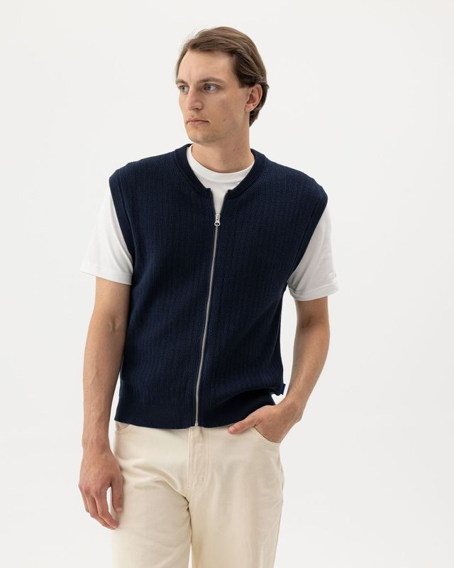 Alvar Vest