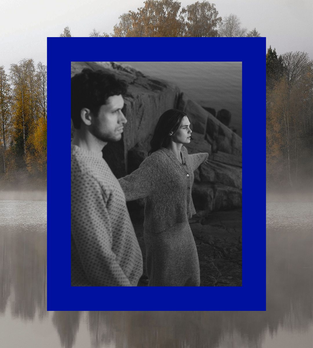 Kvinna och man i stickade plagg som presenteras som nyheter