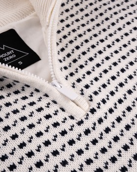 Stickad tröja, windstopper