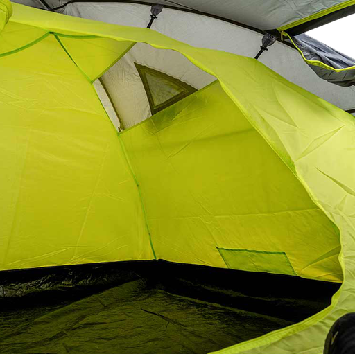 Trail 4-man tent with front yard