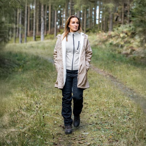 Pilefodrad Regnkappa, Dam - Mount Zero