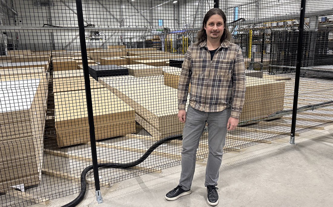 Linus Jonsson vid plocklagret