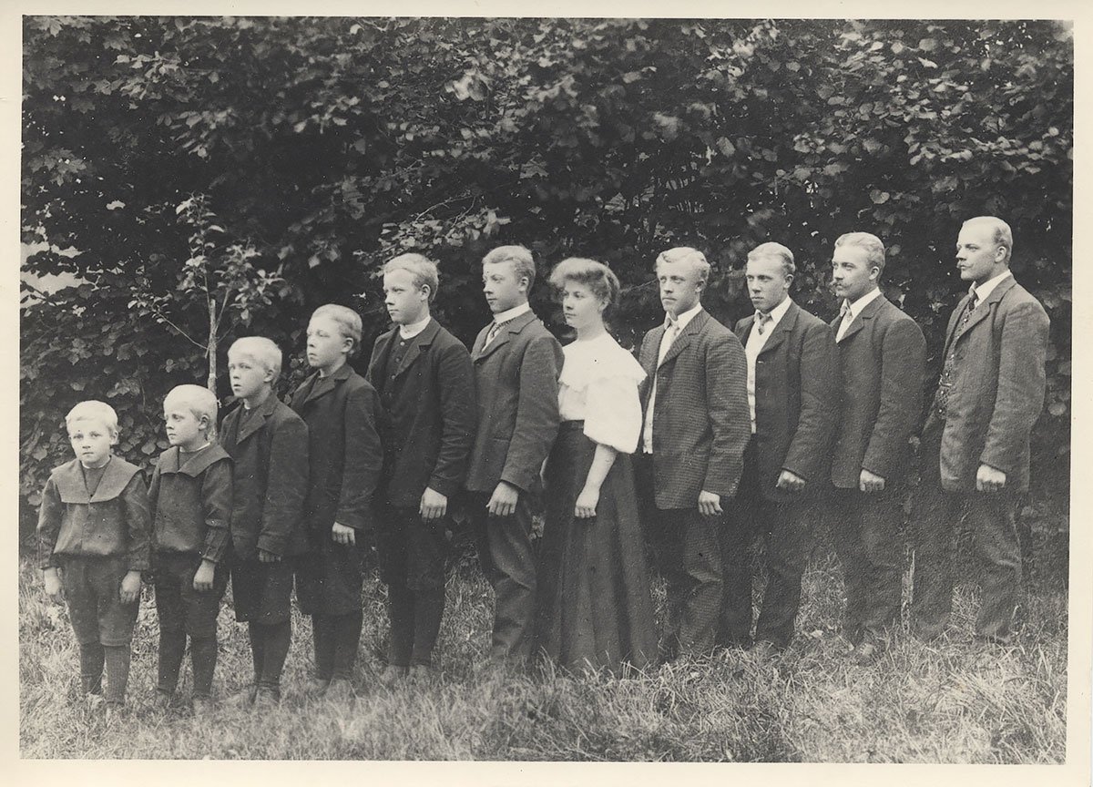 Allla elva Stenberg-syskonen samlade 1905.