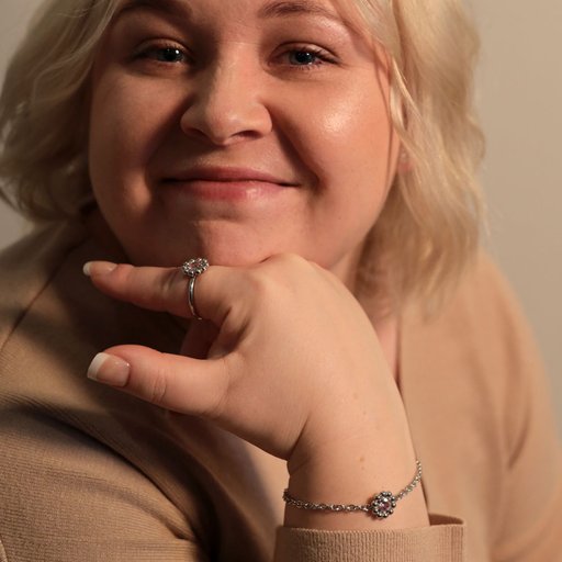 Lumoava Daisy Rannekoru Hopea Pinkki
