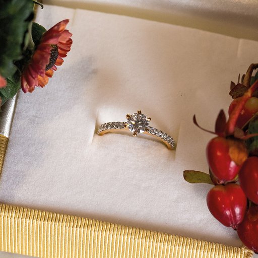 Story of Love Stockholm timanttisormus yht. 1,00ct 18K keltakulta