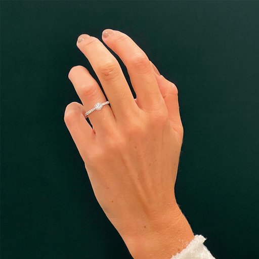 Fenia Vega laboratoriotimanttisormus yht. 0,63ct 18K valkokulta
