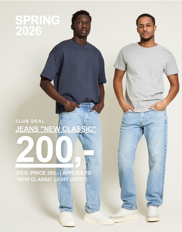 Jeans “New Classic” – Club Deal 200,- (Reg. price 250,- | Applies to “New Classic Light Used”), lyseblå jeans på to modeller.