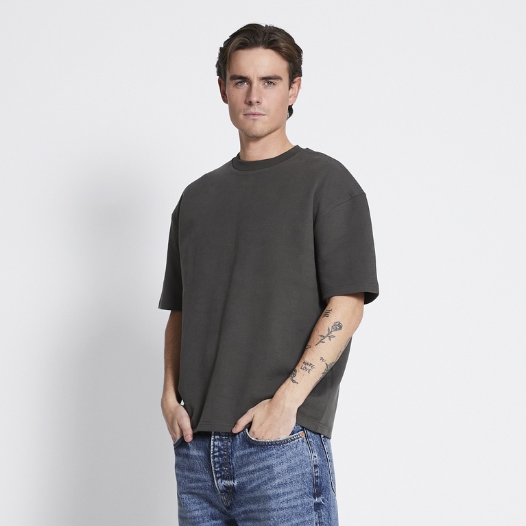 Boxy embossed tee "Yuko"
