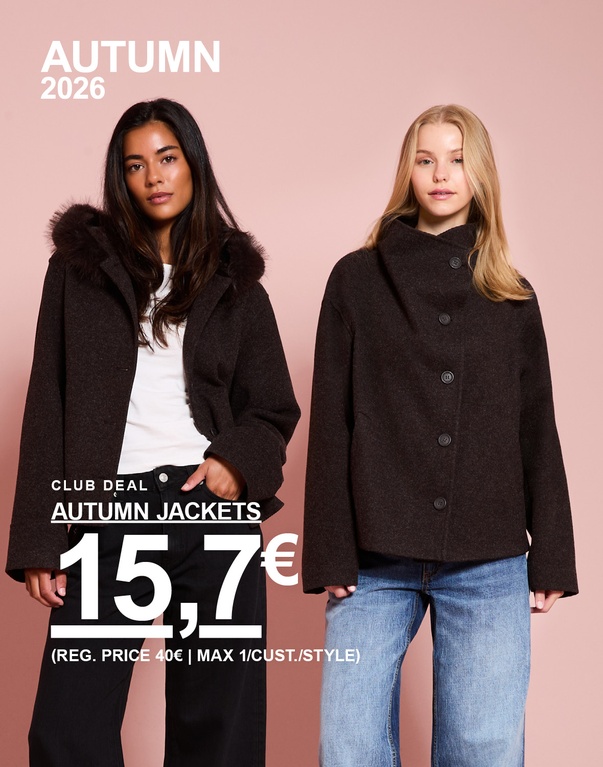 Zwei Mädchen in dunkelbraunen Herbstjacken, eine mit Kunstfellkragen und eine mit hohem Kragen. Kampagnentext: „AUTUMN JACKETS 15,7€ (UVP 40€ | MAX. 1/KUNDE/MODELL)“