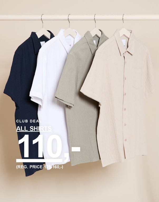 Fire kortærmede skjorter på bøjler i mørkeblå, hvid, lysegrøn og beige. CLUB DEAL. ALLE SKJORTER 110,- (FØRPRIS 125-160,-)