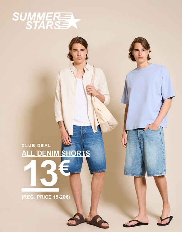 Zwei Männer in Denim-Shorts mit hellen Sommertops und Sandalen. CLUB DEAL. ALL DENIM SHORTS 13€ (REG. PRICE 15-20€)
