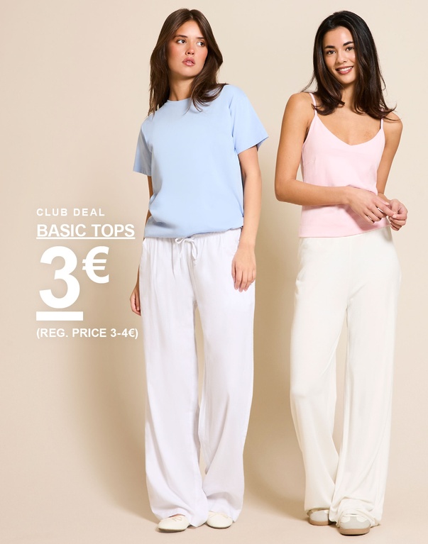 Drei Mädchen in Kleidern. Eines trägt ein kurzes rosafarbenes Kleid und die beiden anderen tragen hellgelbe Kleider in unterschiedlichen Längen. Kampagnentext: „CLUB DEAL, ALLE KLEIDER, 10€ (UVP 12-20€)“.