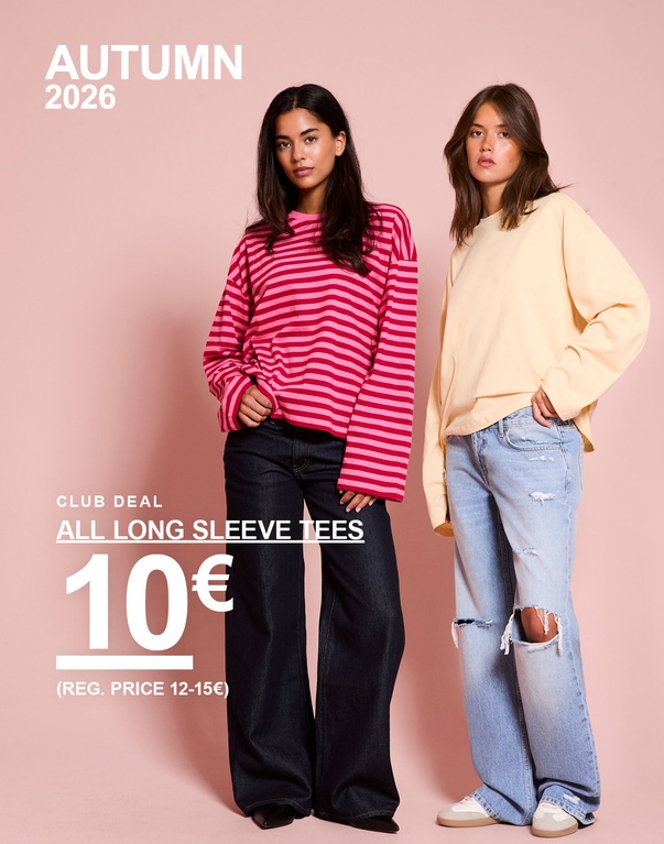 Drei Frauen in Langarmshirts, eines in Blau, eines rosa-rot gestreift und eines in Weiß. Kampagnentext: "CLUB DEAL, ALL LONG SLEEVE TEES, 10€ (UVP 12–15€)".