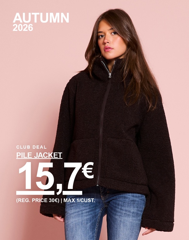 Zwei Frauen in Pilejacken, eine in Dunkelbraun und eine in Beige. Kampagnentext: "CLUB DEAL, PILE JACKET, 15,70€ (UVP 30€) | MAX. 1/KUNDE".