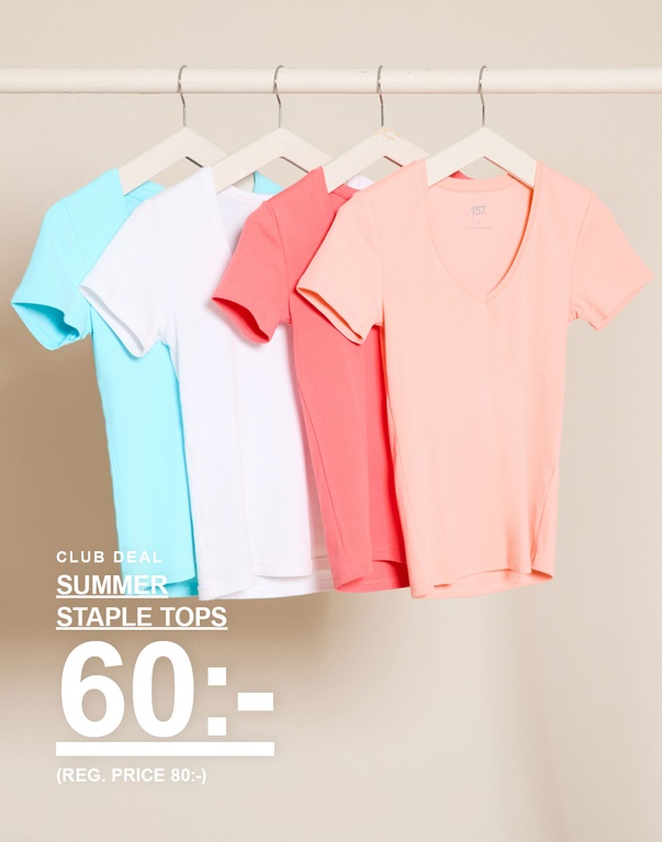 Printade t-shirts i ljusblå, vit, ljusrosa och ljusgul. Kampanjtext: "PRINTED BABY TEE, 80:-".