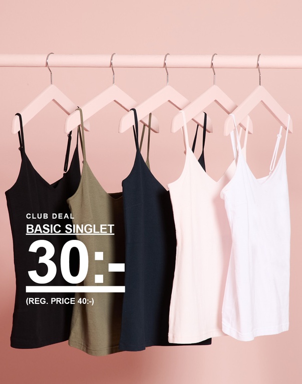Linnen i svart, khakigrönt, mörkblått och vitt på galgar. Kampanjtext: "CLUB DEAL, BASIC SINGLET, 30:- (ORD. PRIS 40:-)".