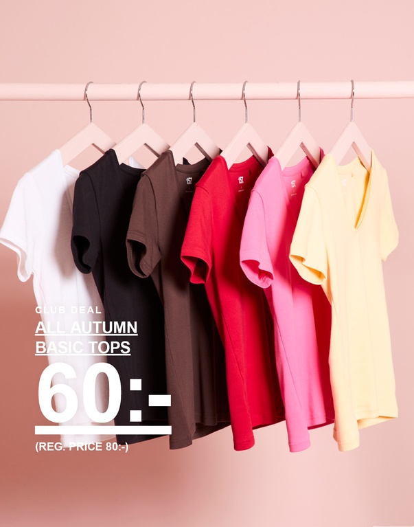Sex bas-toppar på galgar i vitt, svart, brunt, rött, rosa och ljusgult. Kampanjtext: "CLUB DEAL, ALL AUTUMN BASIC TOPS, 60:- (ORD. PRIS 80:-)".