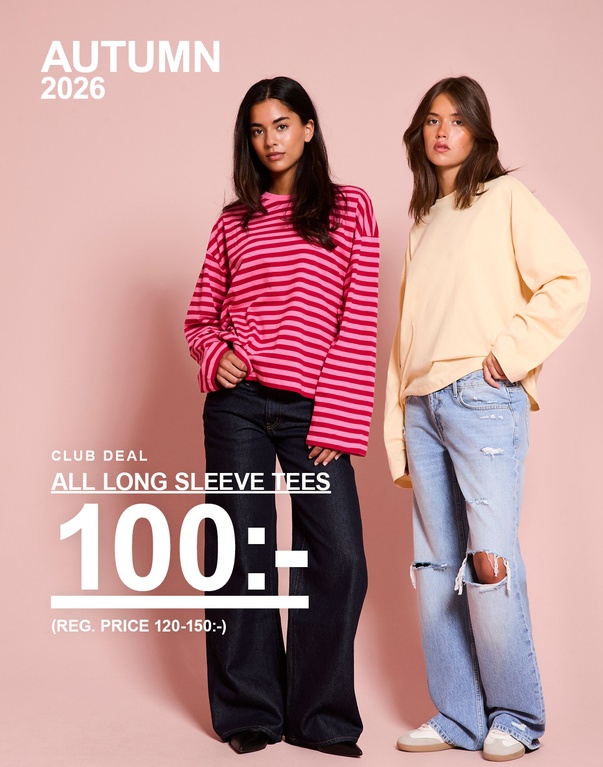 Tre tjejer i långärmade toppar, en blå, en rosa- och rödrandig och en vit. Kampanjtext: "CLUB DEAL, ALL LONG SLEEVE TEES, 100:- (ORD. PRIS 120–150:-)".