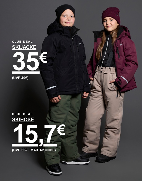 Zwei Kinder in Skibekleidung: schwarze Jacke mit grüner Hose und bordeauxrote Jacke mit beigefarbener Hose. Text: “SKIHOSE 16 € (REGULÄRER PREIS 30 € | MAX. 1/KUNDE)” und “SKIJACKE 35 € (REGULÄRER PREIS 40 €)”.