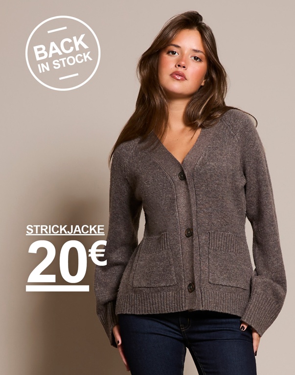 Mädchen in weißem T-Shirt und schwarzer Hose mit weißen Punkten. Kampagnentext: "CLUB DEAL, LOOSE SOFT PANT, 13€ (UVP 15€)".