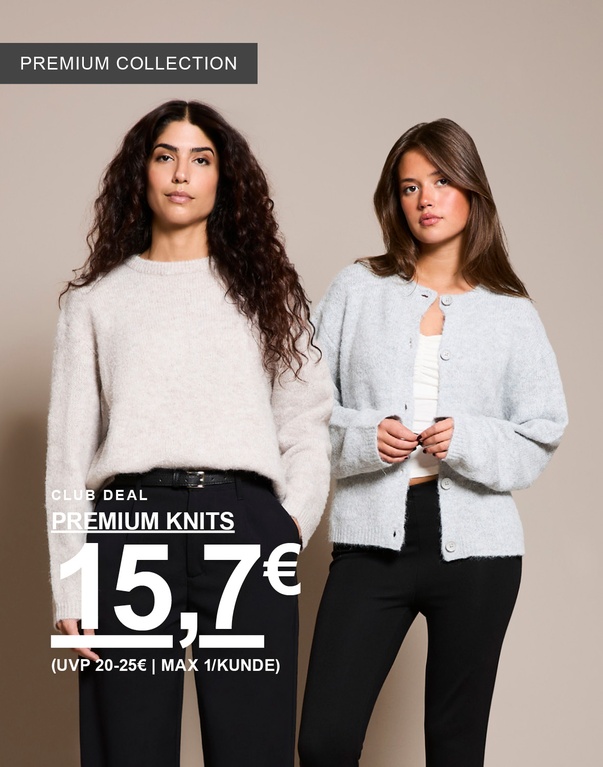 Drei Frauen in Strickpullovern aus der Premium Collection – eine in Off White, eine in Light Beige und eine in Grey Melange. Kampagnentext: "CLUB DEAL, PREMIUM KNITS, 15€ (UVP 20–25€ | MAX 1/KUNDE)".